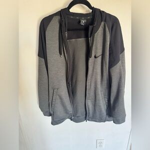 Nike Men's Two-Tone Black and Gray Windbreaker